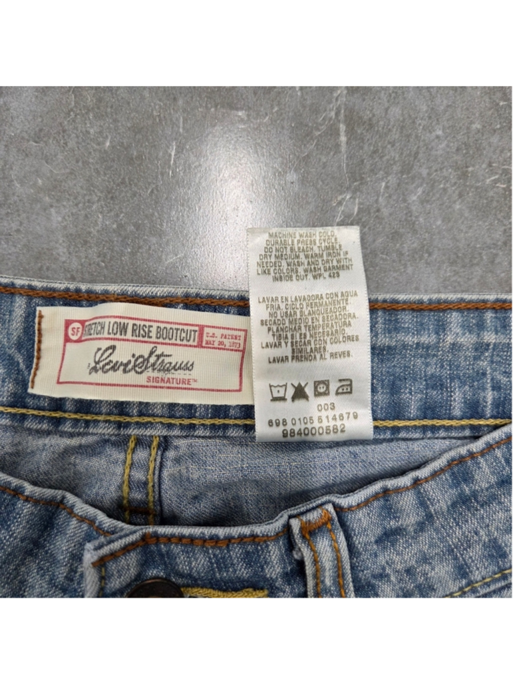 Vintage Levi's Light Blue Boot Cut Women's Jeans Size 4L - Picture 6 of 6